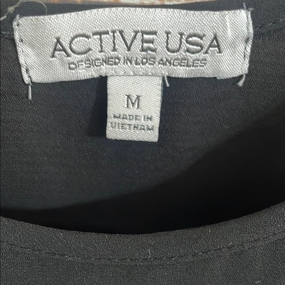 Woman’s Active USA Medium Black Flowy Cami Top - Picture 3 of 4